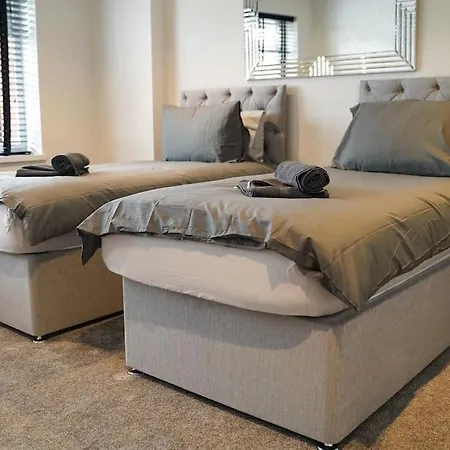 Modern And Luxury House * York