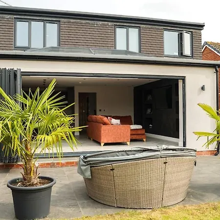 Modern And Luxury House * York