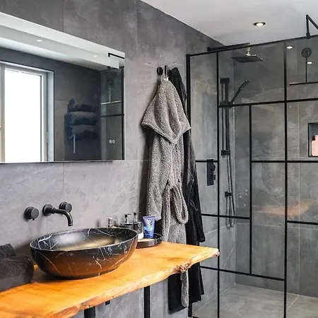 Prázdninový dům Modern And Luxury House York