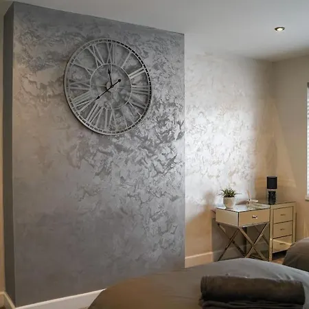 Modern And Luxury House * York