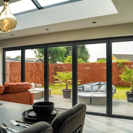Modern And Luxury House * York
