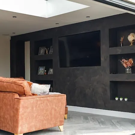 Modern And Luxury House *