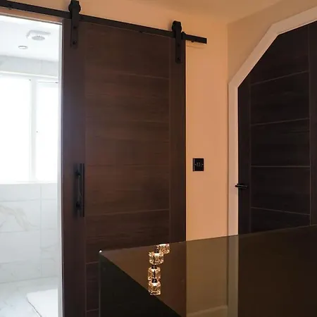 Modern And Luxury House York